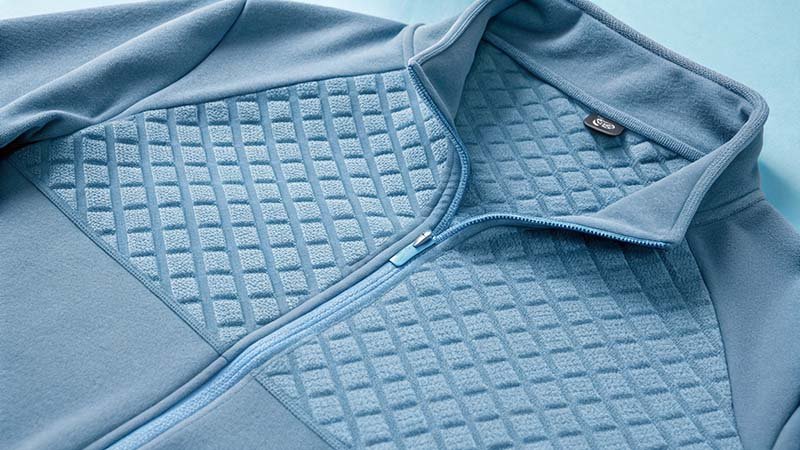 Warm and insulating fleece fabric